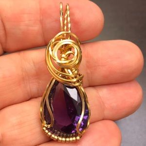 ⬇️$211 Gorgeous Amethyst Gem & Gold Pendant